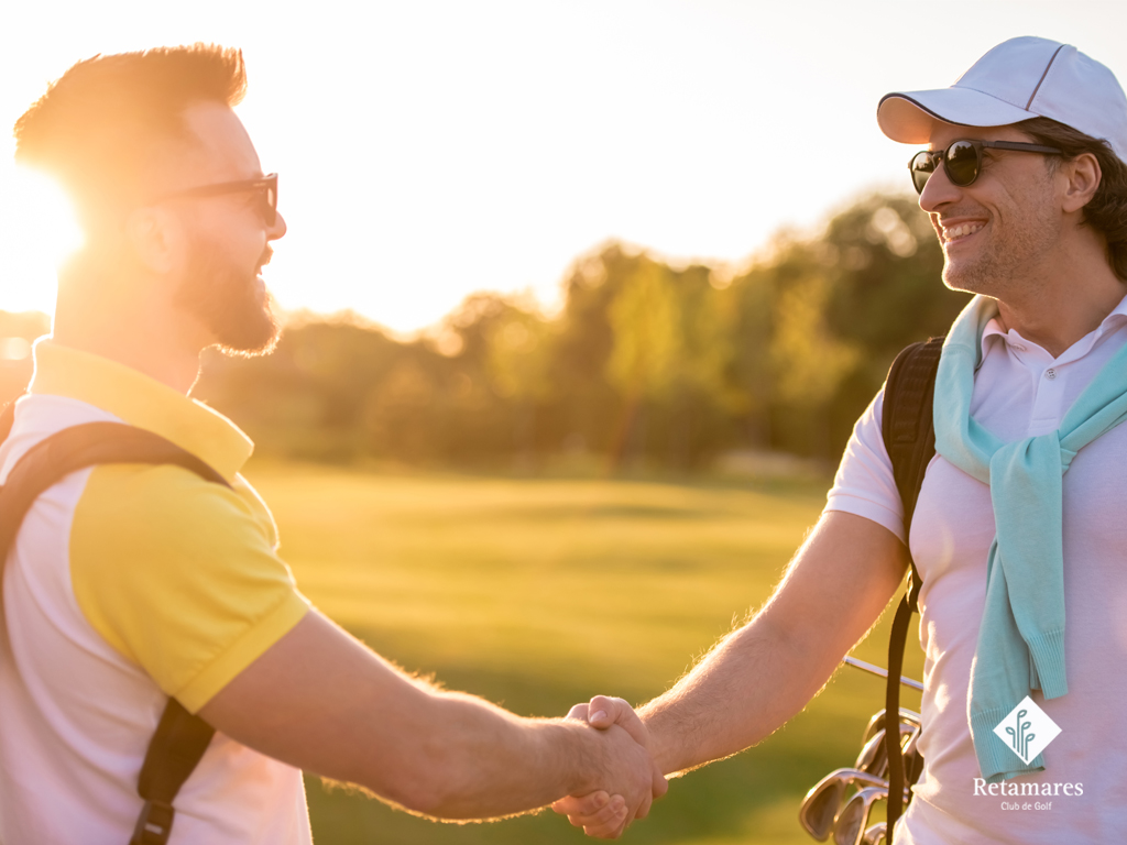 El golf para motivar a los empleados, terapias de equipos de trabajo